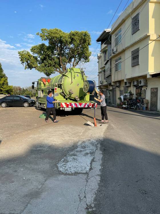 台中路邊水溝清理