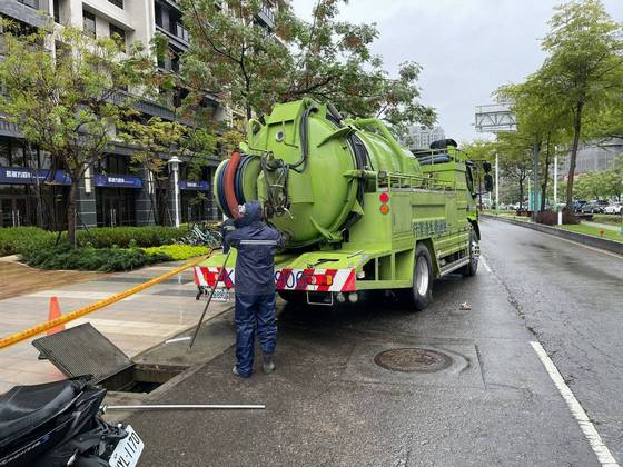 台中路邊水溝清理