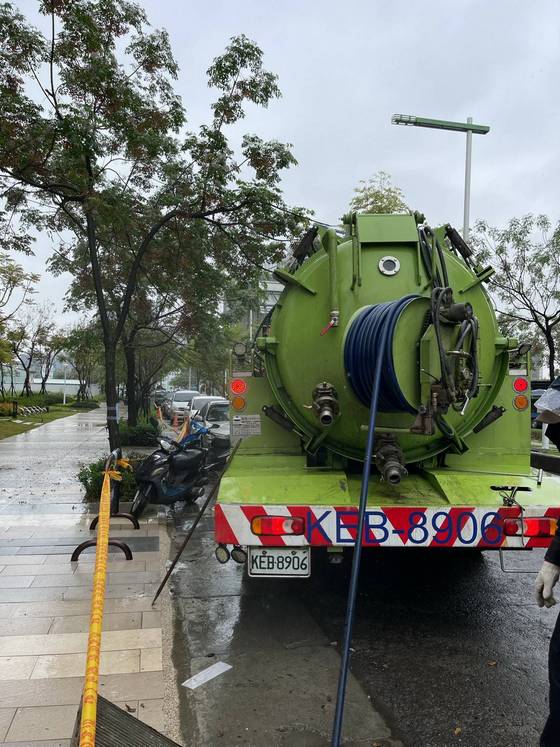 台中路邊水溝清理