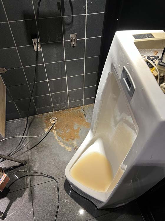 台中市台灣大道牛排店通水管