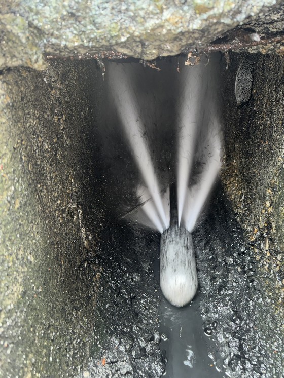 屏東清溝車高壓水刀噴頭進行清水溝作業