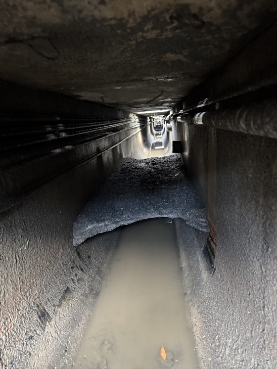 馬路旁水溝清理