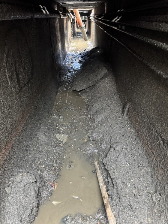 馬路旁水溝清理