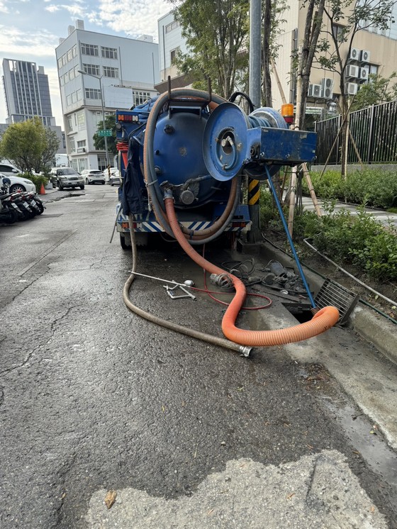 馬路旁水溝清理