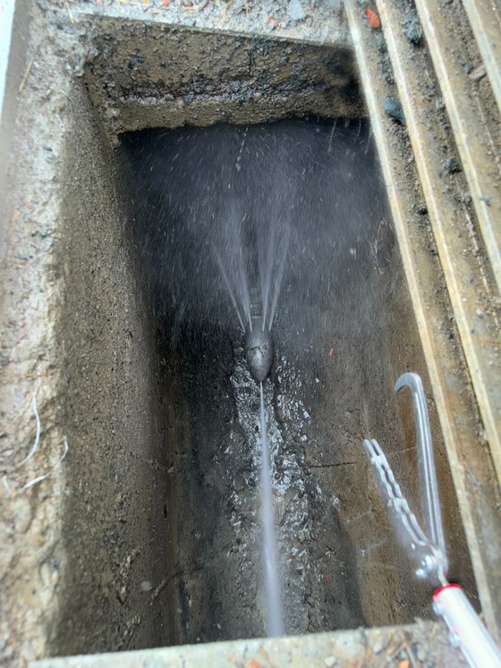 馬路旁水溝清理