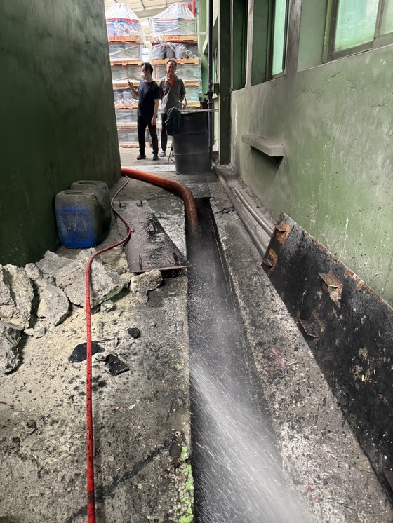 桃園清水溝-工廠內水溝清理